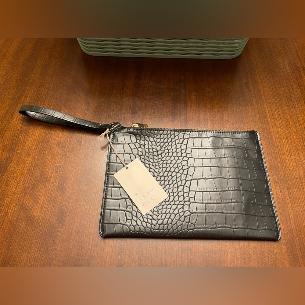 NWT A NEW DAY CLUTCH